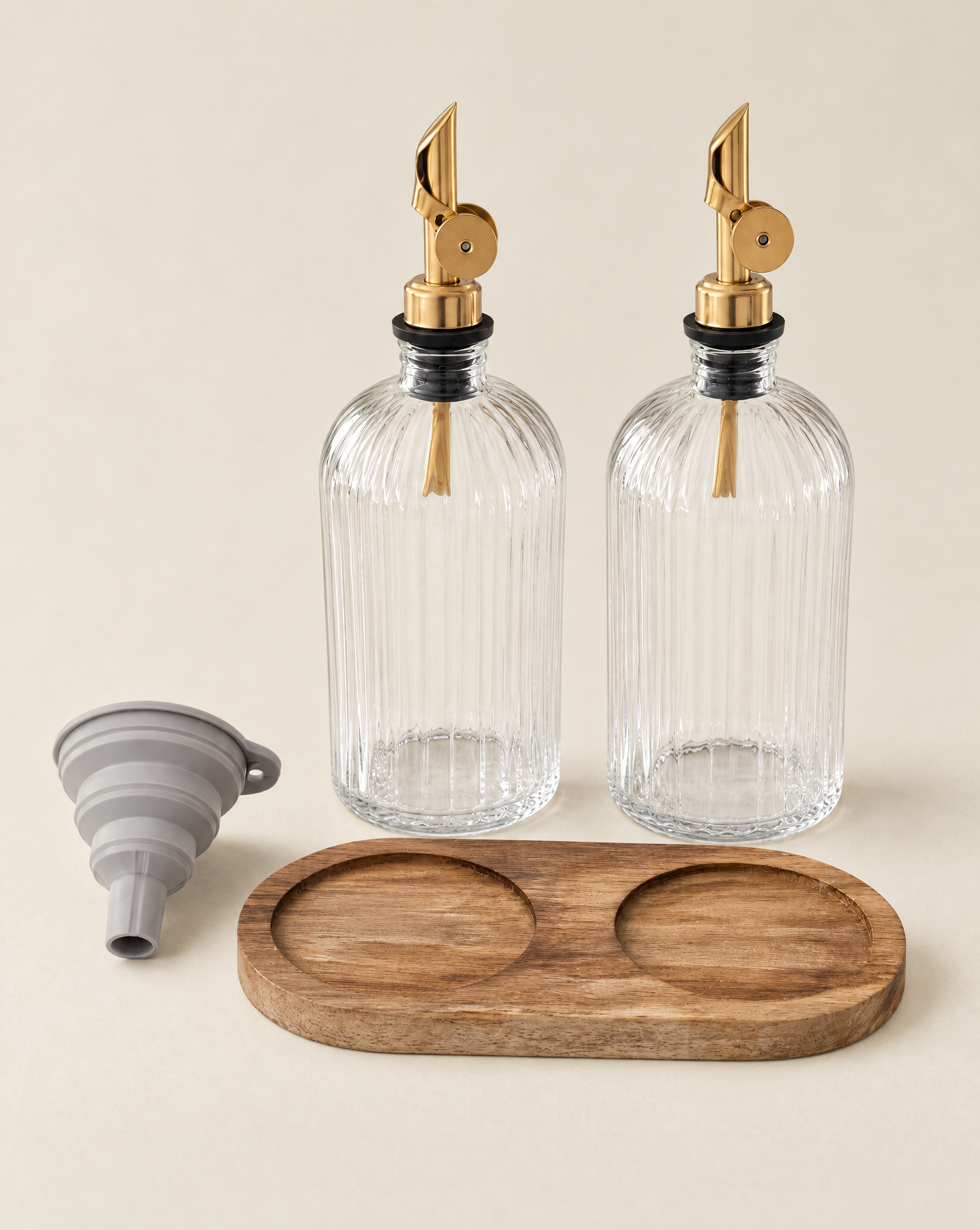Olazi Gold set op beige achtergrond